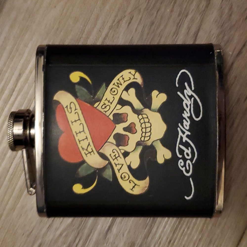 Ed Hardy Flask 6 fl.oz. NIB Vintage - Picture 4 of 10